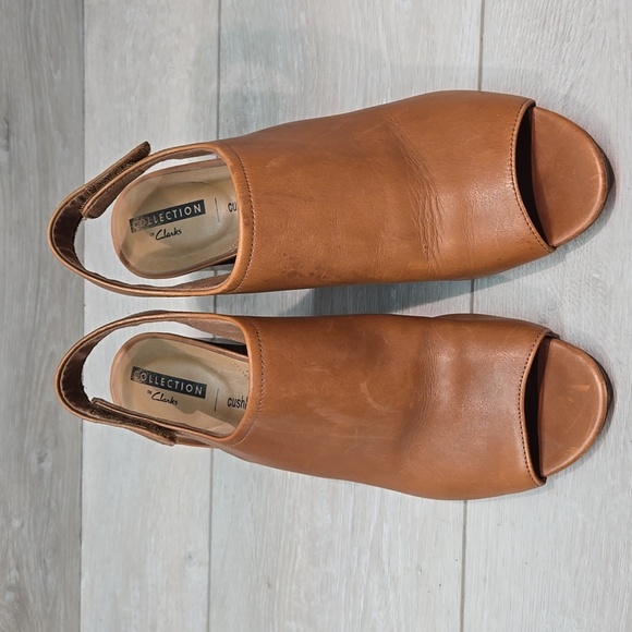 Clarks Collection  Women's Soft Cushion Peep Toe Heels Shoes Sz 10M - Picture 3 of 12